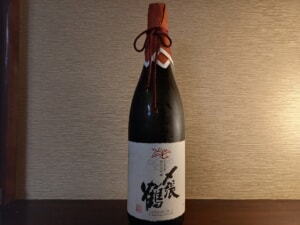 「〆張鶴　純米大吟醸　RED LABEL」